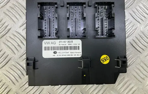 Audi TT TTS Mk2 Comfort/convenience module 8P0907063B