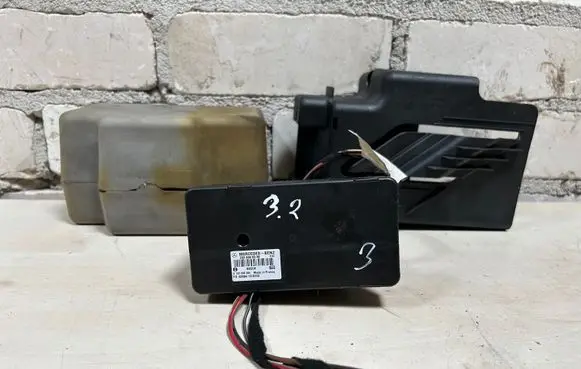 Mercedes-Benz E W211 Vacuum pump 2038000048 A2118000035 A2118050014