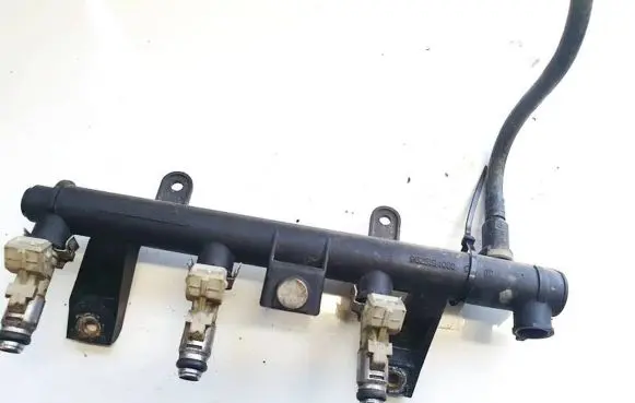 Peugeot 206 Fuel main line pipe IPW001