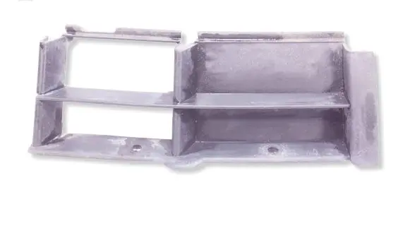 BMW 5 E39 Front bumper lower grill 8235640