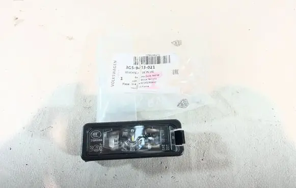 Volkswagen Golf VII Number plate light 3G5943021