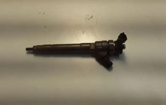 Nissan X-Trail T32 Fuel injector 0445110546