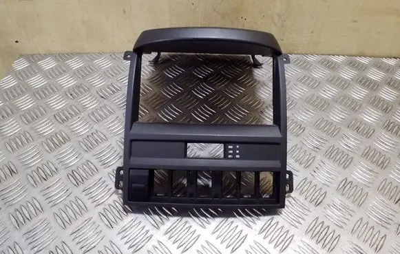 KIA Sorento Radio/GPS head unit trim 847603E100