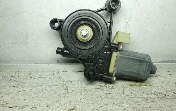 Volkswagen Golf VII Front door window regulator motor 5Q0959802B 0130822716 850202100