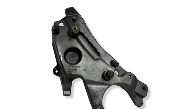 Volvo S90, V90 Fender mounting bracket 31378985
