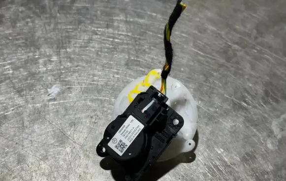 Citroen C4 III e-C4 Air flap motor/actuator 16000458