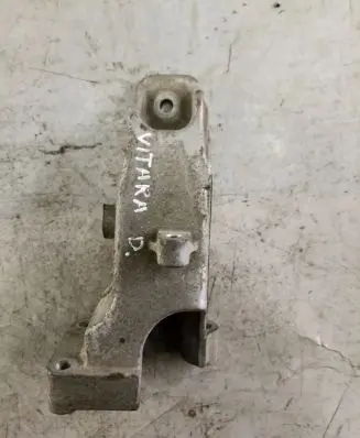 Suzuki Grand Vitara I Engine mounting bracket 200117