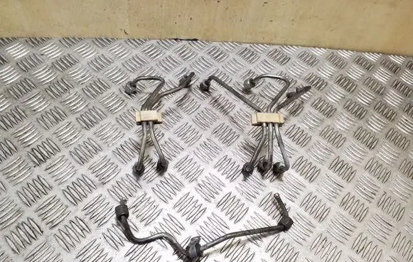 Volvo XC70 Fuel injector supply line/pipe 