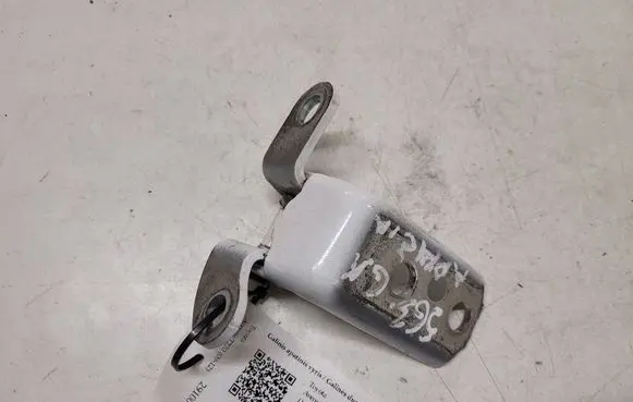 Toyota Avensis T270 Rear door lower hinge