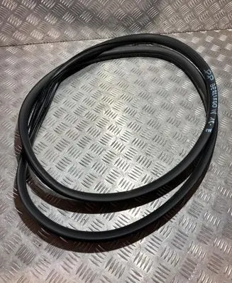 Citroen Berlingo Front door rubber seal PK18945