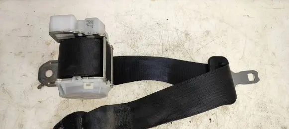 Middle seatbelt (rear)