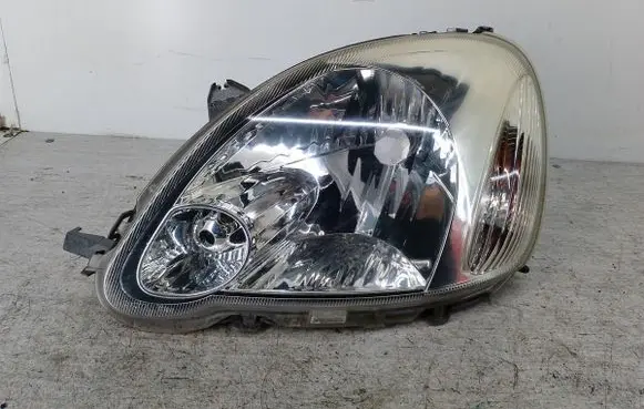 Toyota Yaris Headlight/headlamp 89007614