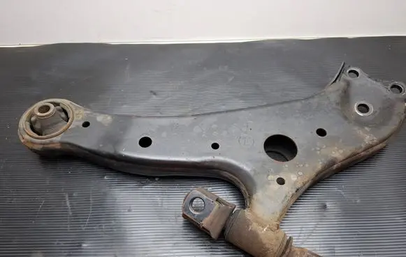 Lexus RX III Front lower control arm/wishbone 