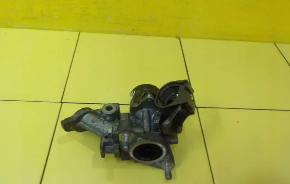 Toyota Auris E180 EGR thermostat 2562037110