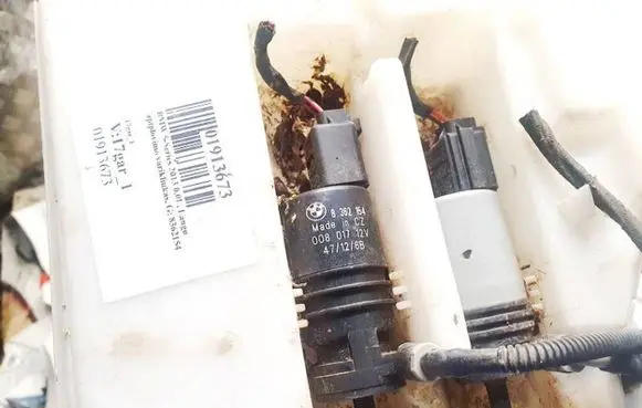 BMW 5 GT F07 Windscreen/windshield washer pump 8362154