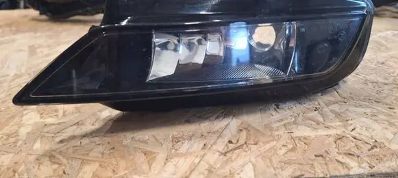 Audi A3 S3 8V Front fog light 8V0941700B 1NE01083214 010832140004922