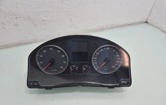 Volkswagen Golf Plus Speedometer (instrument cluster) 1K0920863F