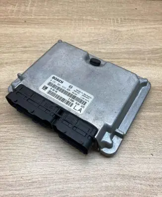Opel Vectra B Engine control unit/module ECU 90508986 0281001633 Used