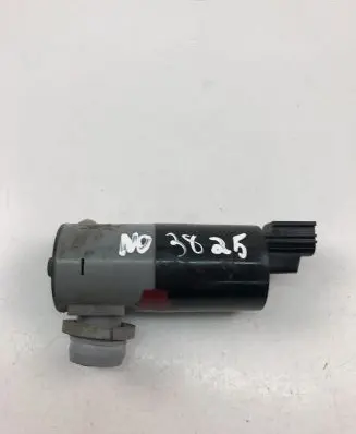 Volvo XC40 Windscreen/windshield washer pump 31693156