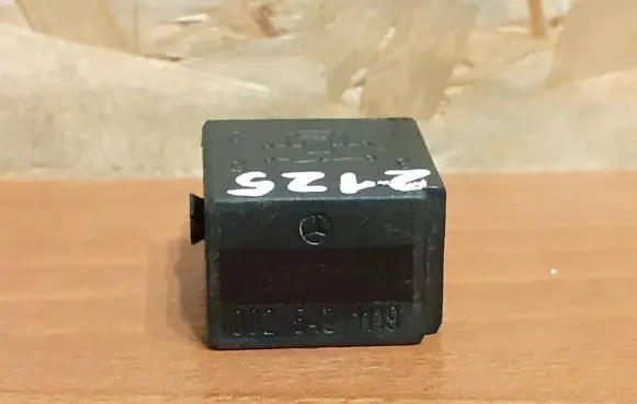 Mercedes-Benz A W168 Other relay 4RA00781300 0025421119