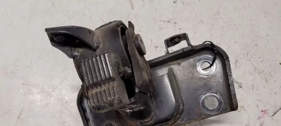 Toyota Avensis T270 Engine mount bracket