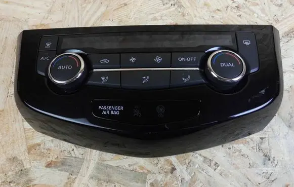Nissan Qashqai Air conditioner control unit module 275004EA0A