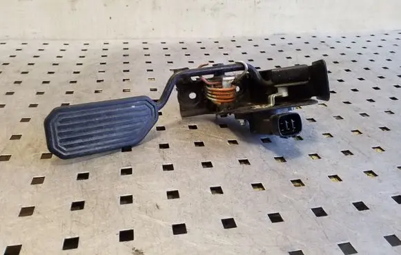 Toyota Corolla Verso AR10 Accelerator throttle pedal 1983003031 8928152011