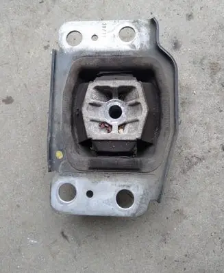 Ford S-MAX Engine mount bracket