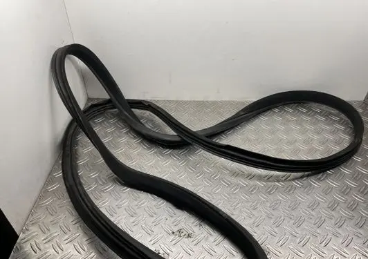 Mercedes-Benz GL X164 Rear door rubber seal (on body) 
