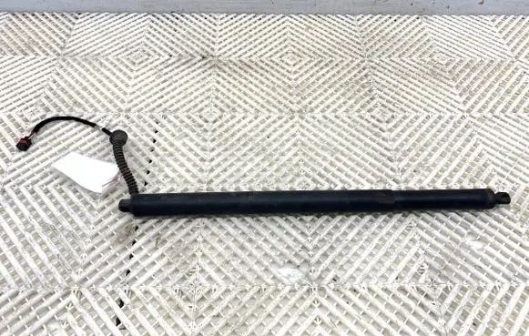 Volkswagen PASSAT B8 Shock absorber/damper mounting bracket 3G9827851A
