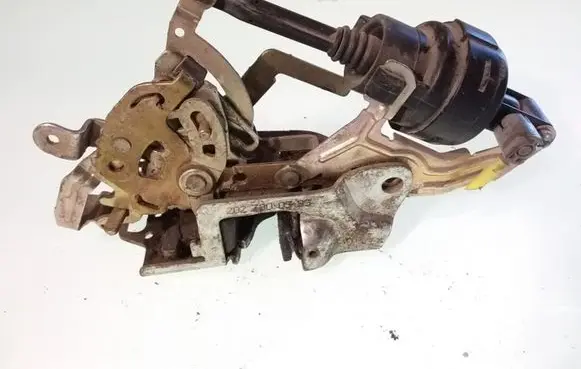 Mercedes-Benz E W210 Rear door lock 2027300535