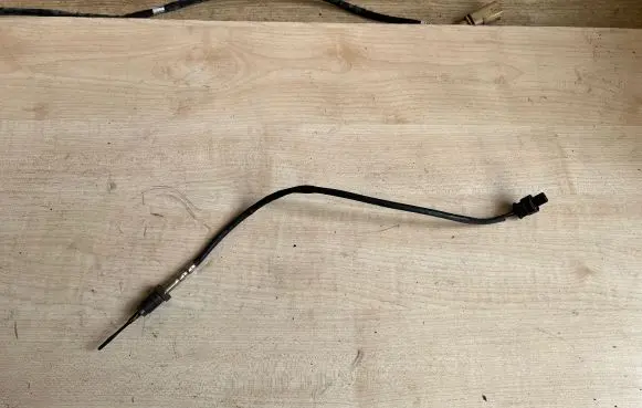 BMW 5 G30 G31 Exhaust gas temperature sensor 8589814