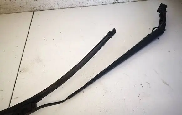 Toyota Corolla Verso AR10 Front wiper blade arm 