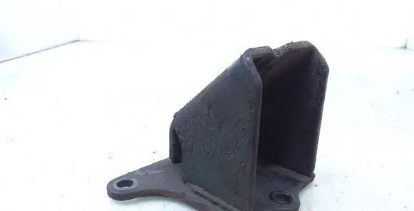 KIA Sorento Engine mounting bracket