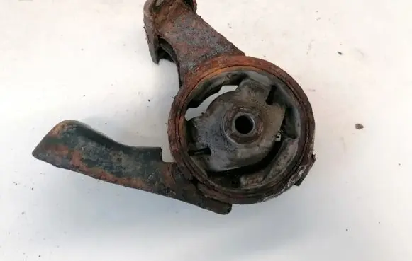 Toyota Yaris Engine mount bracket 1237121020 12371-21020