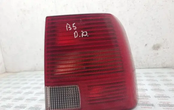 Volkswagen PASSAT B5 Rear/tail lights 3B5945096G