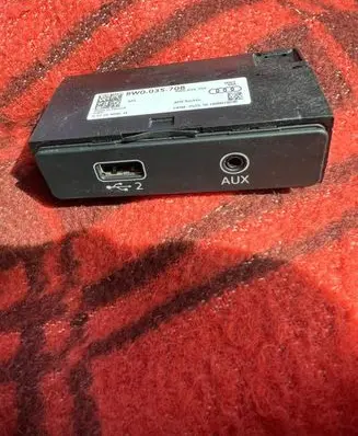 Audi A4 S4 B9 AUX in-socket connector 8W0035708