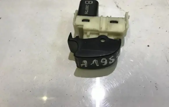 Mitsubishi Colt Electric window control switch b2837th