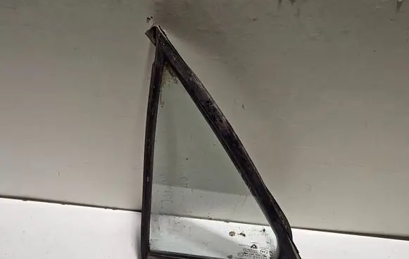 Hyundai Lantra II Rear vent window glass 43R001234