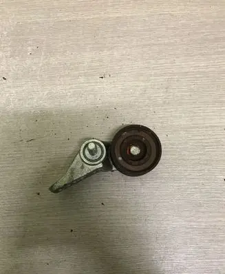 Mitsubishi L200 Generator/alternator belt tensioner