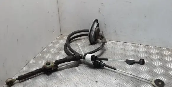 Renault Latitude (L70) Gear shift cable linkage 8200930211