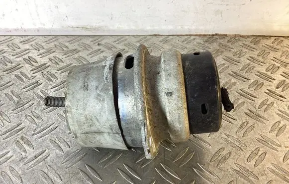 Porsche Cayenne (92A) Engine mount bracket 7L8199131F