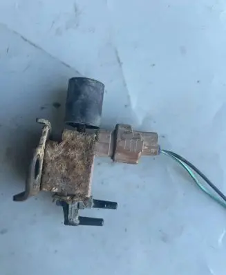 Toyota Land Cruiser (J120) Vacuum valve 