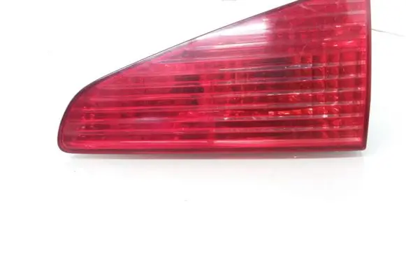 Peugeot 607 Tailgate rear/tail lights