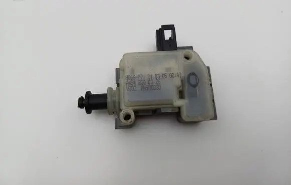 Fuel tank cap lock