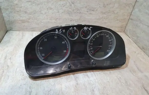 Volkswagen PASSAT B5.5 Speedometer (instrument cluster) 3B0920827A
