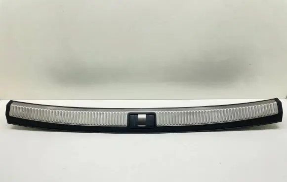 Trunk/boot sill cover protection