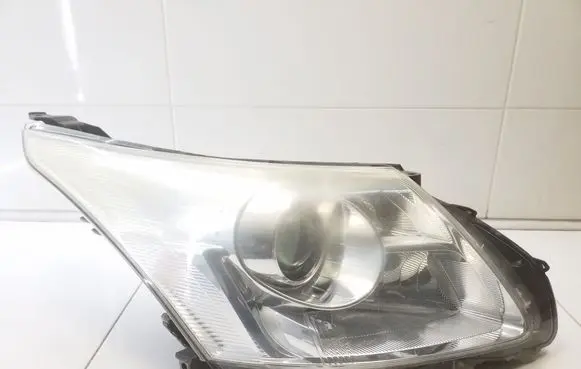 Toyota Avensis T270 Headlight/headlamp KOITO0512