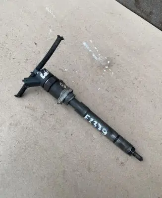 KIA Carens I Fuel injector 3380027400 E2379