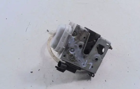 Audi A4 S4 B5 8D Front door lock 8D1837015F